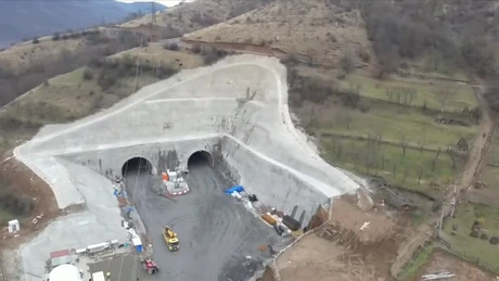 Autostrada A1 Sibiu - Pitești: Lucrări non-stop în munți, la tunelul Robești. Urmează autorizația pentru tunelul Boița 1