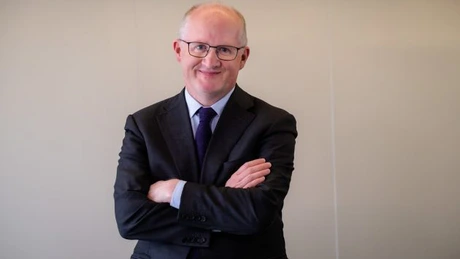 Philip Lane (BCE): Euro va avea un rol mai important în portofoliile investitorilor, după ce politicile lui Trump i-au determinat să-şi regândească deţinerile în dolari