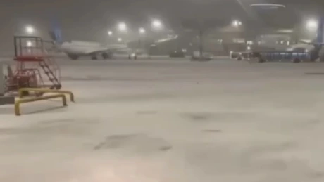 Zborurile de pe cel mai important aeroport din Moscova au fost suspendate, în urma celei mai abundente ninsori din acest an
