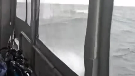 Forțele Navale Române continuă acțiunile de căutare a marinarilor dispăruți în urma scufundării remorcherului Astana