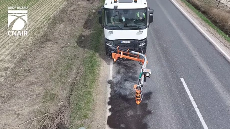 Super - mașina de reparat gropi adusă în România. Poate fi operată cu un singur om și permite reluarea imediată a traficului