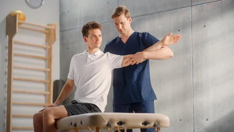 Ce este kinetoterapia și când este indicată? Ghid complet pentru pacienți