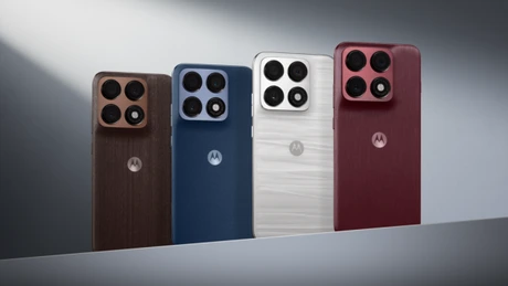 Motorola lansează în România patru noi modele de telefoane, inclusiv o ediție Swarovski și un smartphone pliabil