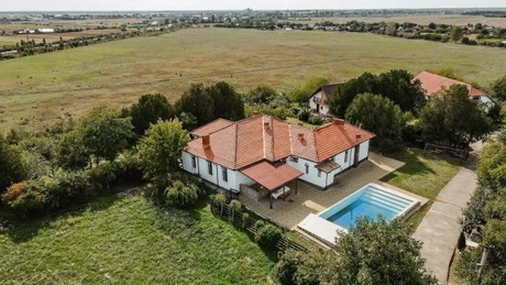 Piscină, domeniu de 2 hectare și istorie: Cum arată și cât costă conacul boieresc de lângă București scos acum la vânzare