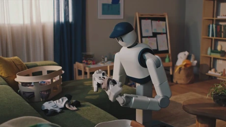 VIDEO. Robotul care spală vase și calcă rufe ajunge în case chiar în 2026. Povestea companiei care l-a creat