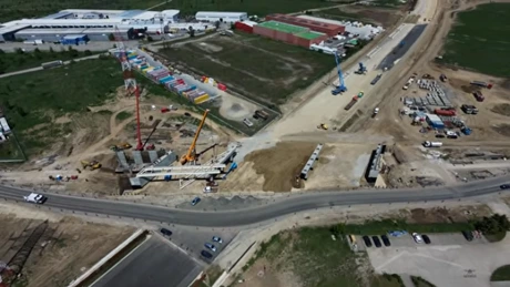 VIDEO Autostrada Bucureștiului A0: A început montarea tablierului metalic la pasajul DN3 de pe lotul chinezilor