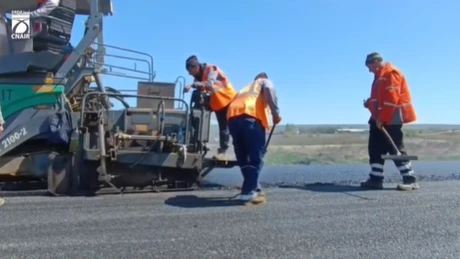 VIDEO Autostrada Moldovei A7: UMB a așternut primele două straturi de asfalt pe 20 din cei 77 de kilometri ai tronsonului Bacău - Pașcani