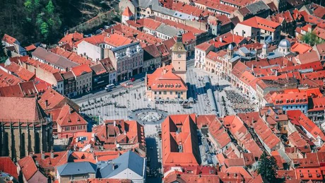 Anunţ pentru locuitorii din Brașov. Cât va costa parcarea