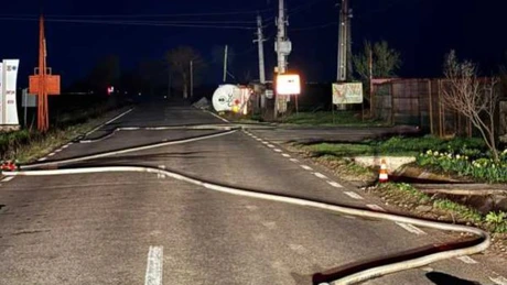O cisternă cu 30.000 de litri de GPL s-a răsturnat în Prahova. 70 de oameni au fost evacuați