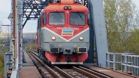FOTO Prima locomotivă de cale ferată europeană care a trecut Prutul