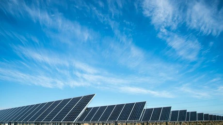 Patru oferte pentru parcul fotovoltaic de la Aeroportul „Henri Coandă”, cu finanțare europeană