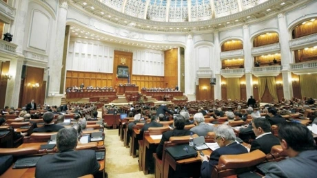 Moţiunea de cenzură a fost depusă la Parlament. A fost semnată de 251 de parlamentari