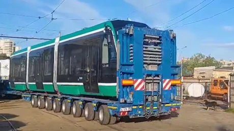 VIDEO Ultimul tramvai din cele 18 cumpărate prin PNRR de la Bozankaya a sosit miercuri la Iași