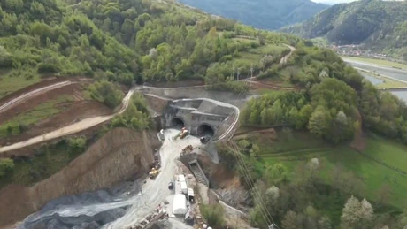 VIDEO Autostrada Sibiu - Pitești: Turcii de la Mapa - Cengiz se apropie de prima străpungere de tunel în Carpați