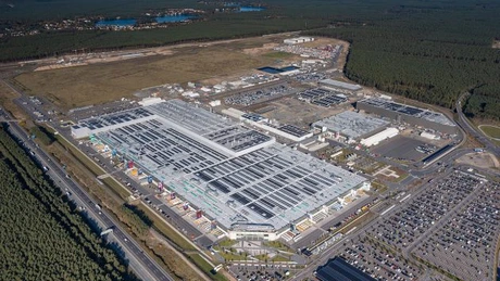 Tesla anunță că va angaja 1.000 de oameni la fabrica sa din Germania