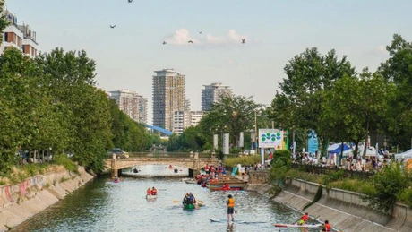 FOTO Primăria Capitalei dă startul plimbărilor gratuite pe Dâmbovița