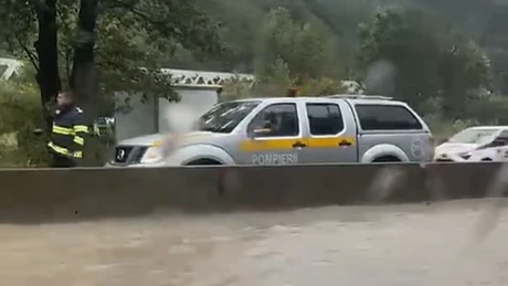 VIDEO DN1, blocat la Breaza - Nistorești, din cauza inundațiilor. Se intervine pentru îndepărtarea aluviunilor UPDATE
