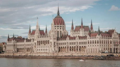 Ungaria: Parlamentul dezbate amendamentele constituţionale pentru a destructura 