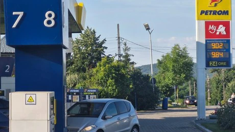 Nouă scumpire a carburanților azi dimineață. Benzina a sărit pragul de 9 lei pe litru, motorina se apropie rapid de 10 lei