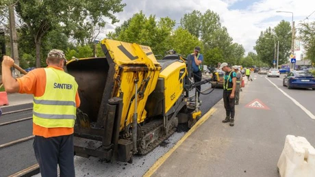 41 de kilometri de linii de tramvai sunt acum în reabilitare în București. Unde a început așternerea asfaltului