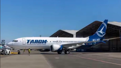 Primul avion dintre cele patru Boeing 737 MAX care vor intra în flota Tarom a primit culorile companiei - VIDEO