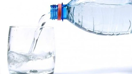 Preț incredibil pentru apă - Peste 40 de lei pentru o sticlă de 0,5 litri