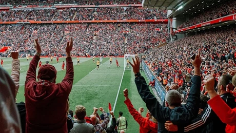 Miliardarul american Jeff Bezos va deveni acţionar al FC Liverpool