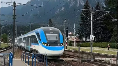 VIDEO Cum arată primul tren chinezesc care a intrat azi în circulație pe ruta București - Brașov