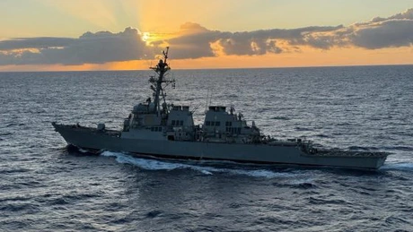 Un gigant în blackout - Distrugătorul american USS Benfold a petrecut mai multe zile fără electricitate în Marea Chinei de Sud. SUA au deschis anchetă