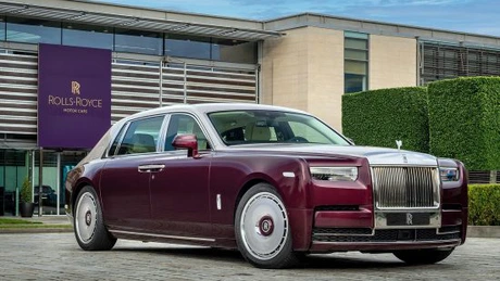 Rolls-Royce prezintă Phantom Hummingbird, primul model din istorie cu o intarsie realizată din cochilie de abalone. Mașina a fost concepută ca omagiu adus soției unui client