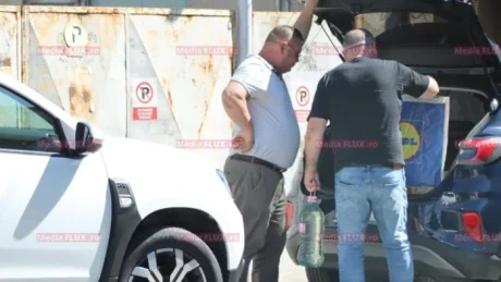Scene incredibile la Inspecția Muncii. Șefii din teritoriu au adus pe rând pungi cu mâncare, băutură și nu numai inspectorului general, Dantes Nicolae Bratu-Presă