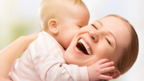Dispoziţia din lege ce exclude unele femei de la dreptul la concediu şi indemnizaţia de risc maternal este discriminatorie, a anunţat CCR