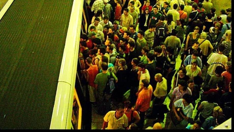 Metroul blocat la Ştefan cel Mare - Posibilă tentativă de suicid. Circulaţia trenurilor afectată