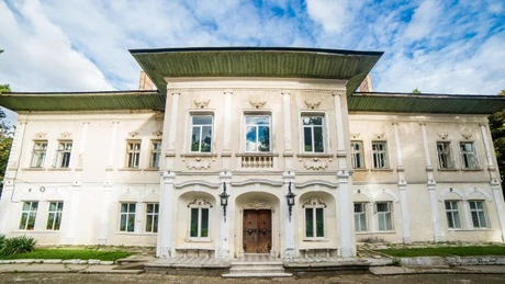 Palate, cule, conace și o fostă fabrică de bere scoase la v&acirc;nzare pe Romania Sotheby&rsquo;s International Realty. Oferta pentru Castelul Cantacuzino-Ghica Deleni s-a redus cu 50.000 de euro