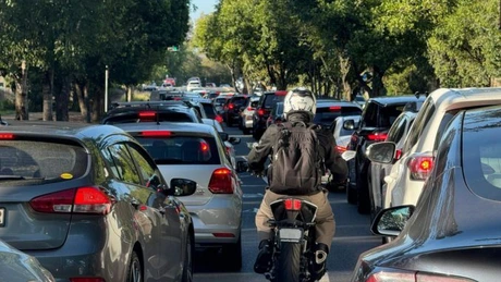 Deputații dau liber motocicletelor și mopedelor să circule pe benzile destinate transportului &icirc;n comun