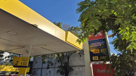 Revin creșterile de preț la carburanți. Azi dimineață s-a scumpit benzina, care sunt prețurile acum în benzinării