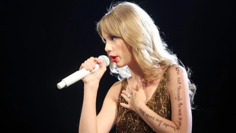După ce a crescut prețurile, fenomenul Taylor Swift ar putea influența și alegerile din SUA