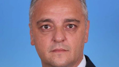 Cine rupe pisica?