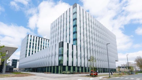 Gigantul IT olandez ASML a ajuns la o valoare de piață de 500 de miliarde de dolari, după ce TSMC, cel mai mare producător de cipuri din lume, a anunțat că-și crește cheltuielile