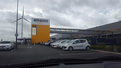 Amazon acuză că extinderea sa în Europa este întârziată mult de greutatea obținerii conexiunilor la rețeaua electrică