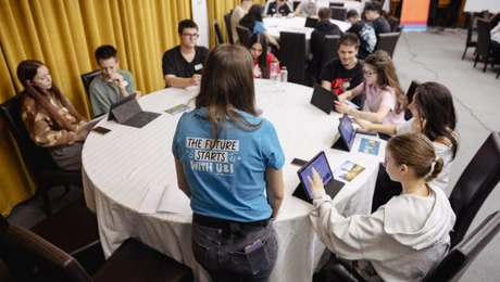 Educație în IT. UiPath Foundation lansează primul curriculum de literație în AI dezvoltat special pentru sistemul public de educație din România