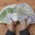 A apărut riscul ca dobânda cheie să fie redusă abia din 2026, iar cursul de schimb s-ar deprecia la 5,1  în 2025 și 5,18 lei pentru un euro la final de 2026 -analiză ING Bank