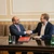 Dominic Fritz, președintele USR, a spus că nu va permite ca negocierile să ajungă banc de Radio Erevan, iar partidul său se opune creșterilor de taxe