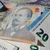 Leul s-a depreciat, joi, în raport cu euro şi dolarul american