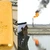Efectul acordului Iran-SUA. Aurul rămâne la niveluri ridicate, investitorii rămân în aşteptare, preţul petrolului scade puternic. Ce înseamnă pentru România