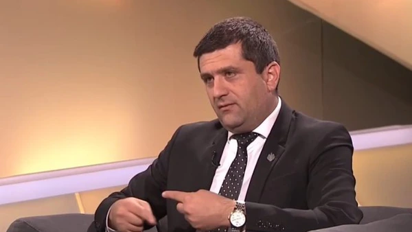 Criteriu de performanţă la stat: să nu întârzii la muncă, spune Radu Miruţă. Salarii la stat de 50.000 lei lunar fără criterii de performanţă