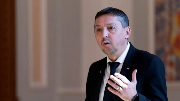 Daniel David: Din Educație nu vor fi disponibilizați oameni și nu vor fi modificate salariile. Pentru elevi vor exista trei tipuri de burse