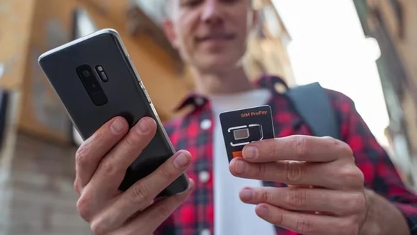 Telecomul românesc are clienți mulțumiți, dar randamente slabe: operatorii nu reușesc să își crească veniturile și să țină pasul cu inflația – raport