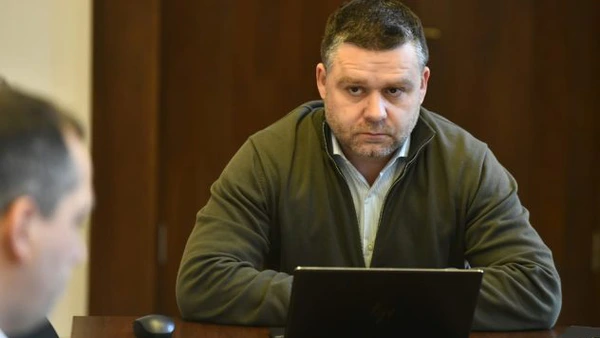 Primăria Capitalei vrea să închidă ghenele de la blocuri și toată lumea să sorteze selectiv deșeurile. PMB a prezentat propunerea de strategie pentru salubritate