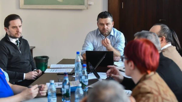 CGMB a crescut tariful de bază pentru închirierea locuințelor convenabile. Ciucu spune că prețurile n-au ma fost indexate de 20 de ani și a trimis Poliția Locală în control